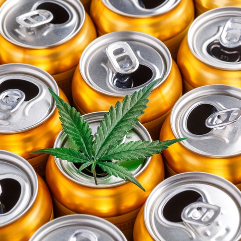 Jelentős csapás a 28 milliárd dolláros iparágra: az Egyesült Államok szövetségi kormánya szinte teljes tilalmat vezet be a kenderből származó THC termékekre